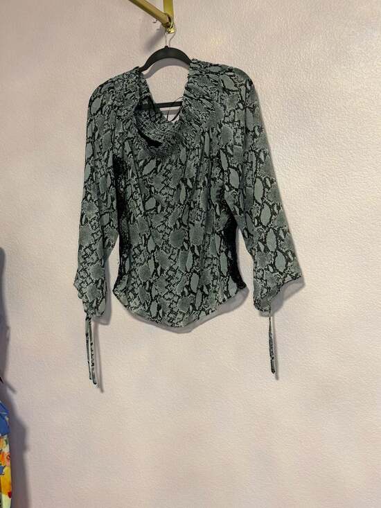 Miss Me Tops - Miss Me Blouse Size XL Snakeskin Print Off Shoulder
